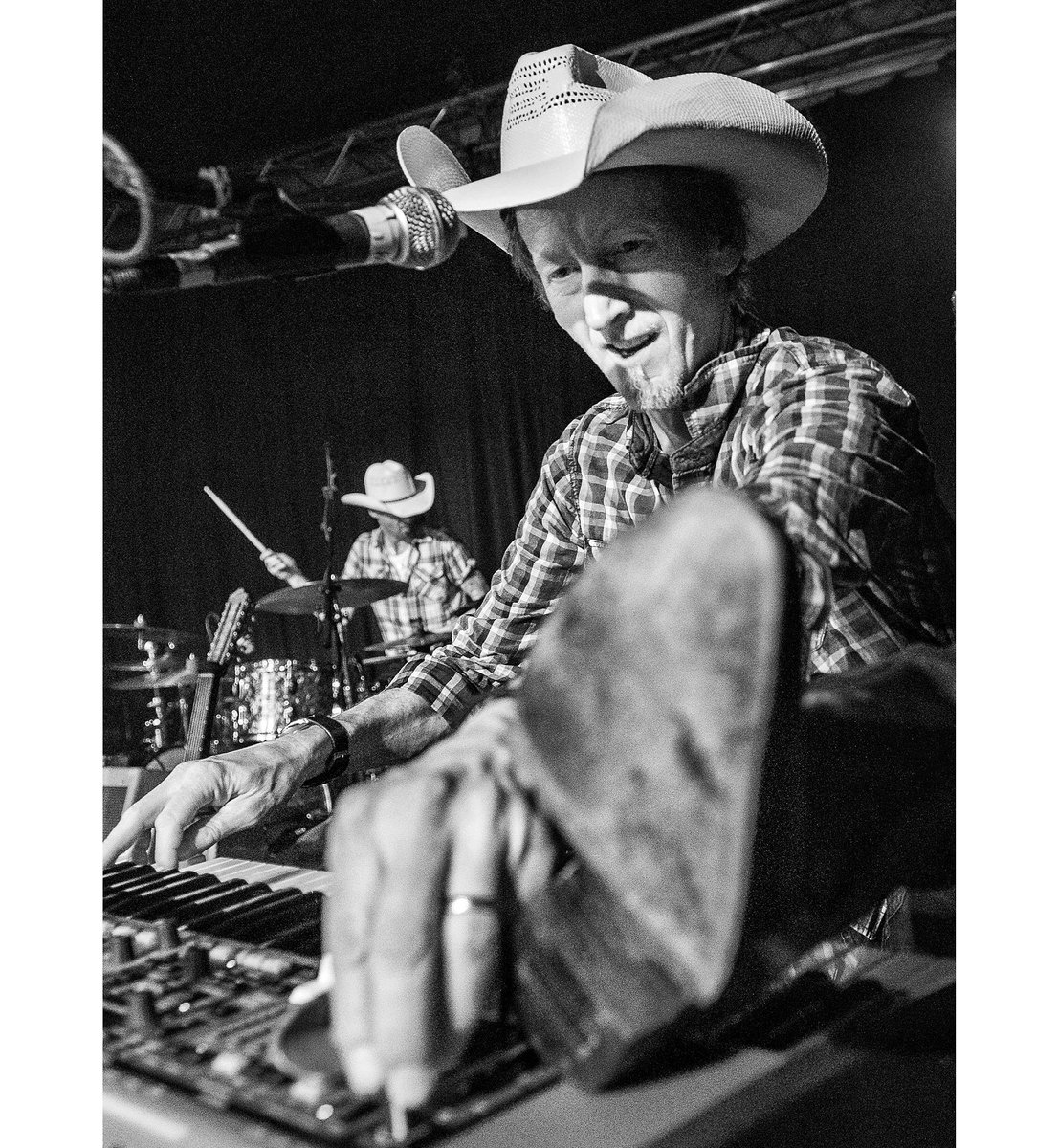 Los Pacaminos featuring Paul Young play the Studio at Portsmouth Guildhall

<a href="/lospacaminos/">sandy hawkins</a> @jamiemosesofficial #lospacaminos #musicphotography #gigphotography #livemusicphotography #texmex #blackandwhitephotography #monochrome #bnw #mono #keyboard #keyboardist #stevewoodyoakman