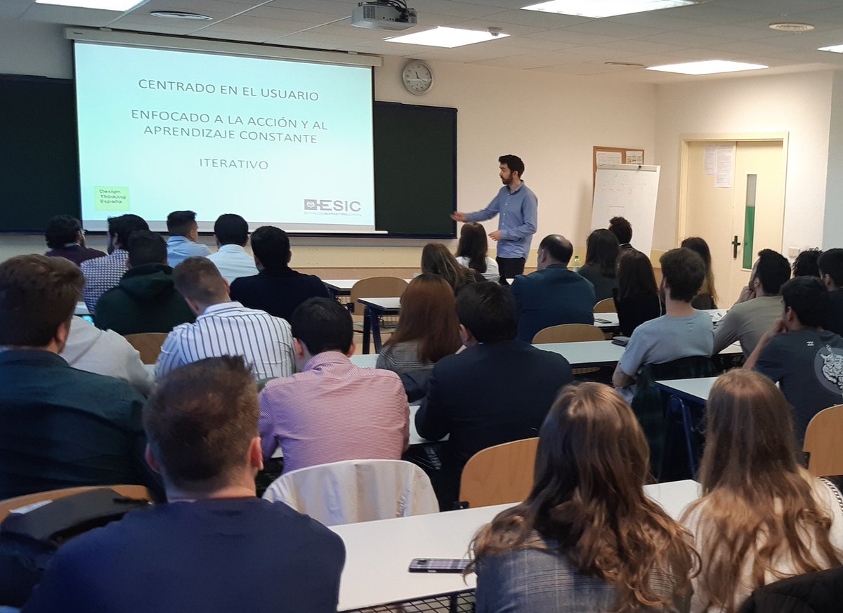 design_espana's tweet image. Ayer, estuvimos en @ESICEducation impartiendo un taller de Design Thinking Express para sesenta personas. ¡Y encontrando más de 50 usos para un ladrillo!