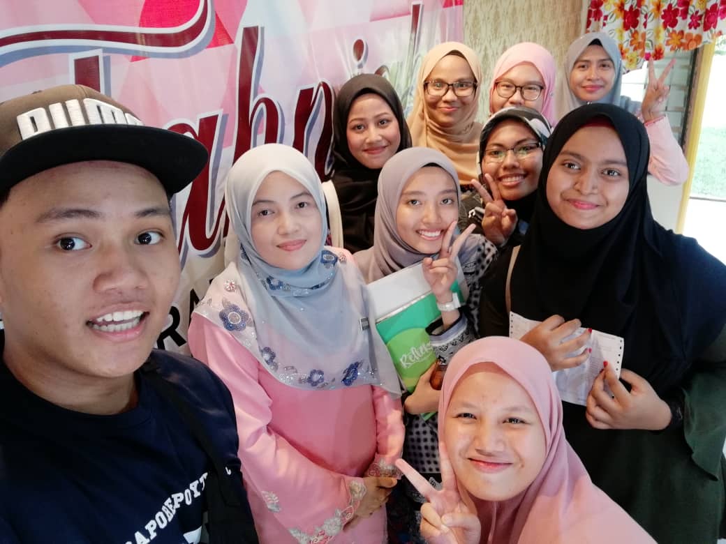 nurfaqeeza's tweet image. #Spm2k18 
#wedidit😭