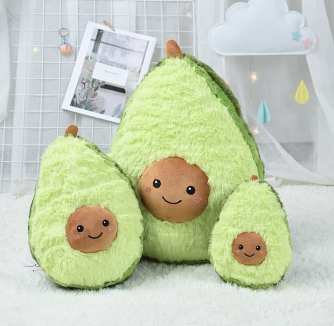GossipRoomOff's tweet photo. Ces peluches toutes mignonnes ont été spécialement conçues pour tous les amoureux d’avocats 🥰🥑 https://t.co/TYUwa0ELh8