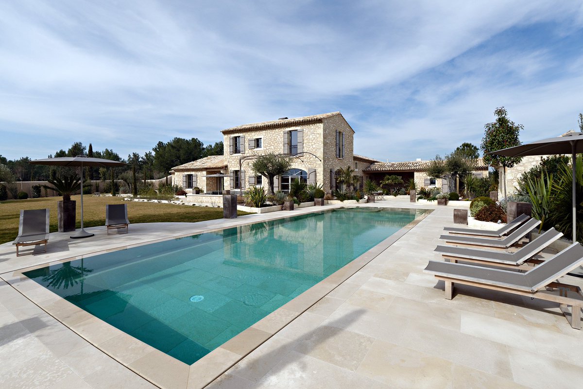 KFInternational's tweet photo. This recently completed 5 bedroom stone #farmhouse located on the hilltops of #SaintRémydeProvence offers bright and spacious living accommodation comprising a vast entrance hallway, lounge with fireplace, dining room, fully fitted kitchen and 5 bathrooms: https://t.co/gDbuQww9CL https://t.co/BsCCrwpfUN