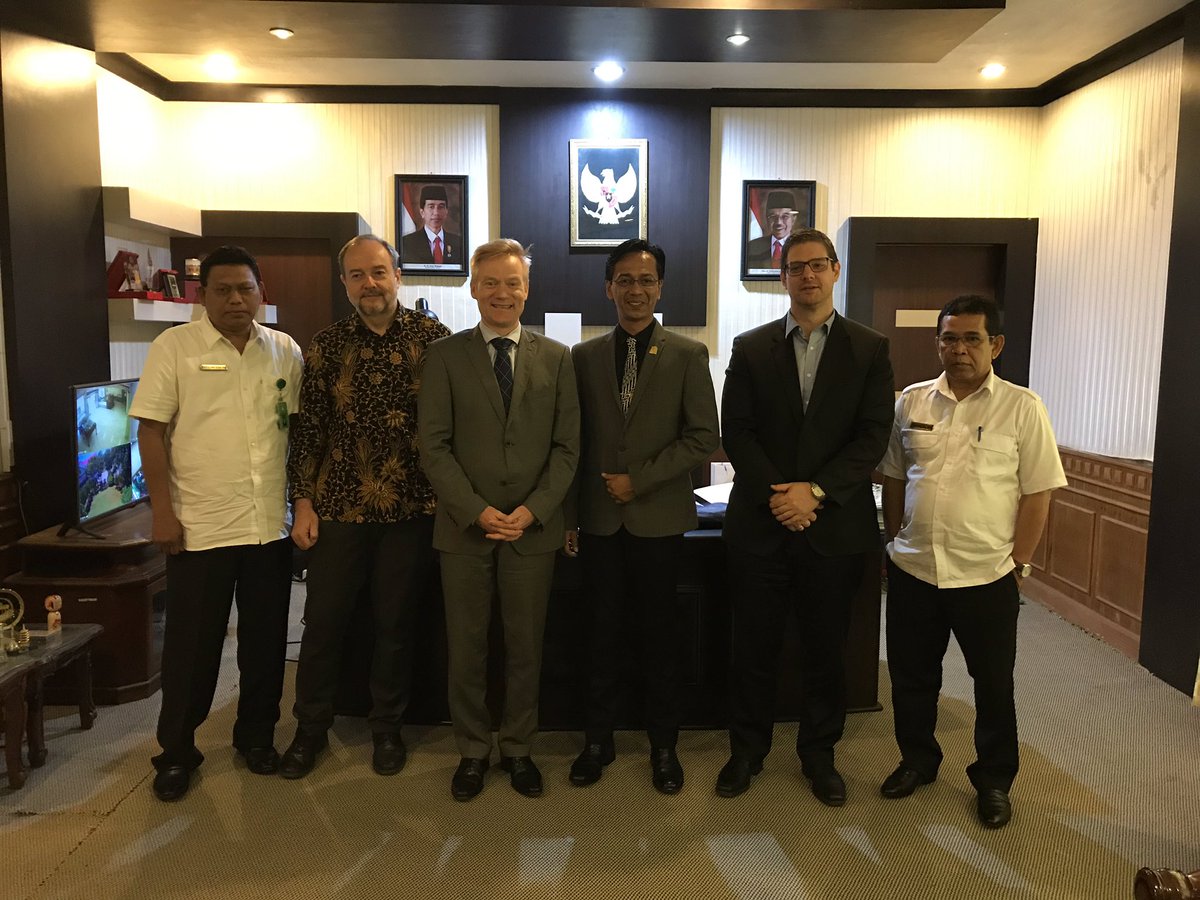 A C E H : last day. Rich exchanges with deputy speaker provincial DPR Teuku Irwan Djohan and with the provincial head of forestry. The #EU supports the green economic development of #Aceh province