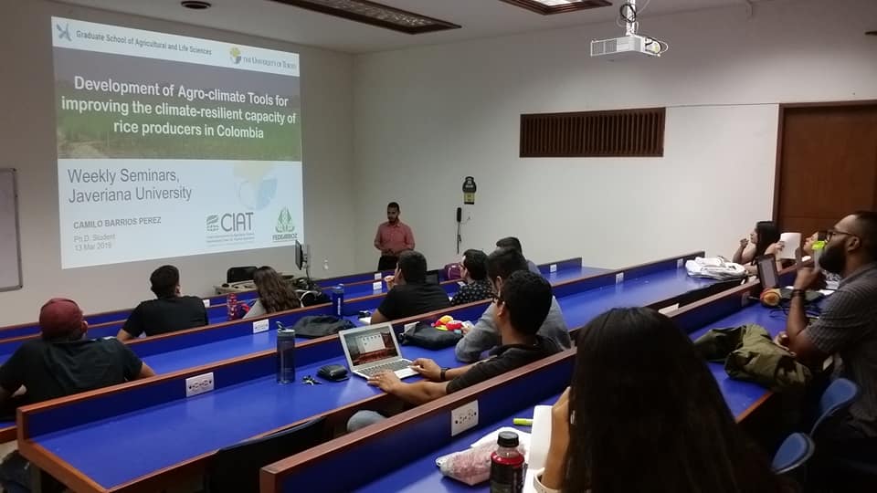 Camilo_BarriosP's tweet image. Presenting the results on the development of #Agroclimate tools for Colombian #riceproducer, to students and professors at Javeriana University @javerianacali