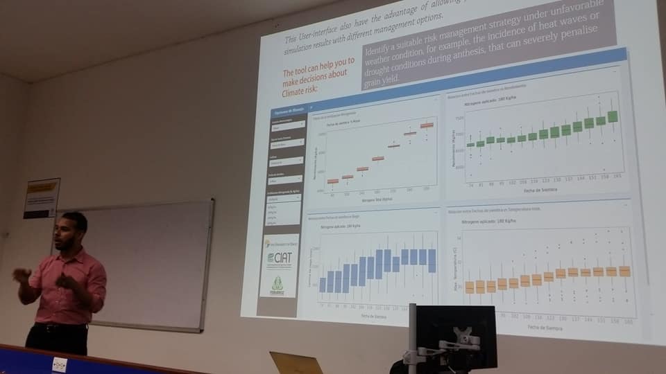 Camilo_BarriosP's tweet image. Presenting the results on the development of #Agroclimate tools for Colombian #riceproducer, to students and professors at Javeriana University @javerianacali