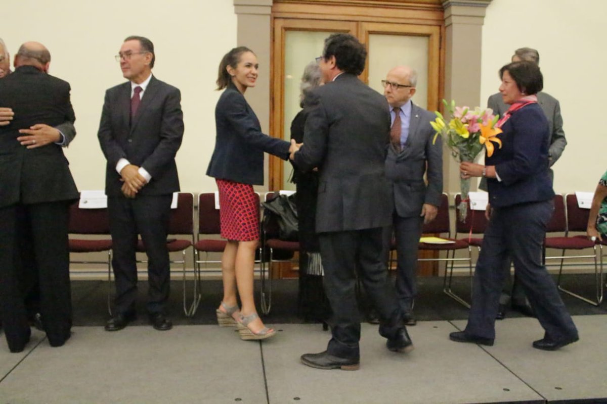 DuniaLudlow's tweet photo. Fue un honor asistir a la toma de protesta del Consejo Directivo 2018-2021 de @ICOMOSMexico. Felicito y deseo éxito al nuevo presidente  Saúl Alcántara Onofre y a los integrantes de dicho Consejo. https://t.co/CcjVqyNf0x