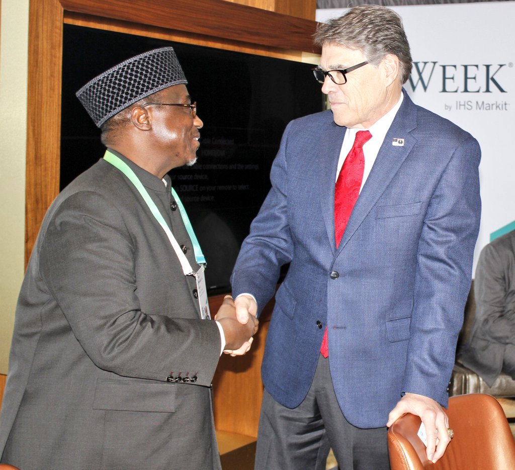 nnpclimited's tweet photo. At the ongoing #CERAWeek19 Conference in #Houston , GMD @NNPCgroup @DrMKBaru, alongside some African oil ministers and CEOs of NOCs met the US Energy Secretary, Rick Perry (@GovernorPerry). Technological innovation & economic integration were on the agenda. https://t.co/DK6NkoHneB