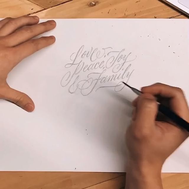 Did you catch the color change? 🔵⚫️✍️ I use two different lead holders for sketching: a '2H' hardness for rough ideas, and a 'B' for defining forms and curves.
—
Once I'm happy with a concept, I'll snap an pic and bring it into Procreate for more refining 🔁
—
🎼 Steez | <a href="/elij/">Elijah Charles</a>…