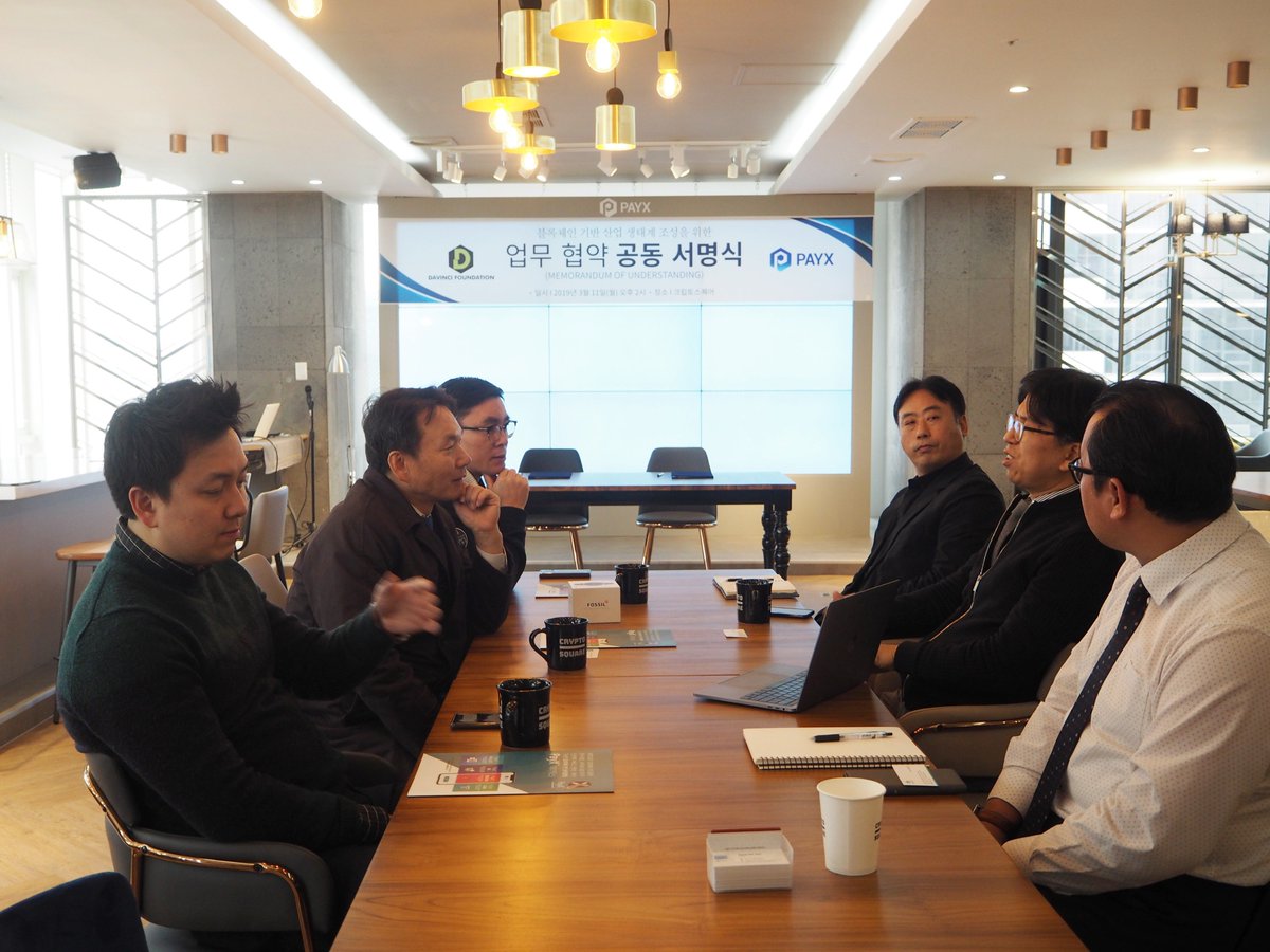 PAYX_Official's tweet photo. @PayX_Official and @DavinciFoundat1 signed a Memorandum of Understanding (MoU) on Mar. 11th to leverage business capabilities and jointly carry out various projects to stimulate the platform and token economy. Keep your eyes on the future of PAYX! https://t.co/Gyskj3NOHi