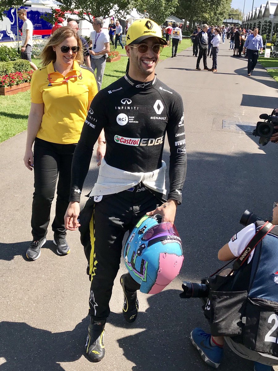 JatonFabrice's tweet photo. @danielricciardo ce matin dans le paddock du Grand Prix d’Australie. 

@RenaultF1Team #AusGP #RTSsport https://t.co/a2REkO0WOY