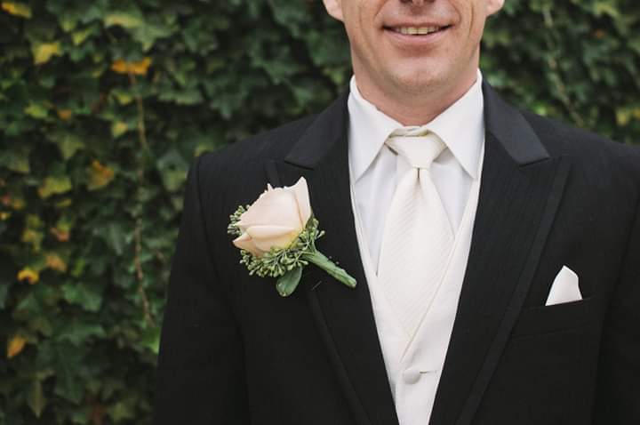 adparties's tweet photo. The traditional #rose is always a gorgeous choice for a #wedding #boutonniere! Don't you agree?

.
.
.
.
.

#weddingflowers #groomsmen #weddingdress #weddingdecorations #boutonnieres #weddingsbygail https://t.co/doEjAw5dch