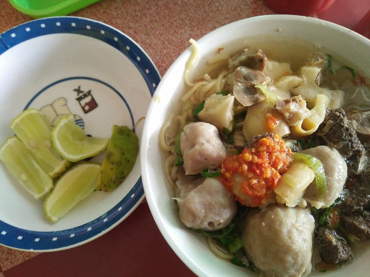 Cerita2 lanjutan ttg Lombok Sumbawa Sumba Bali Jawa pp tar ya. Soalnya gambar2 ada di hardisk semua, g bisa diakses krn laptop rusak. Smntr gambar bakso enak di Sumbawa Besar