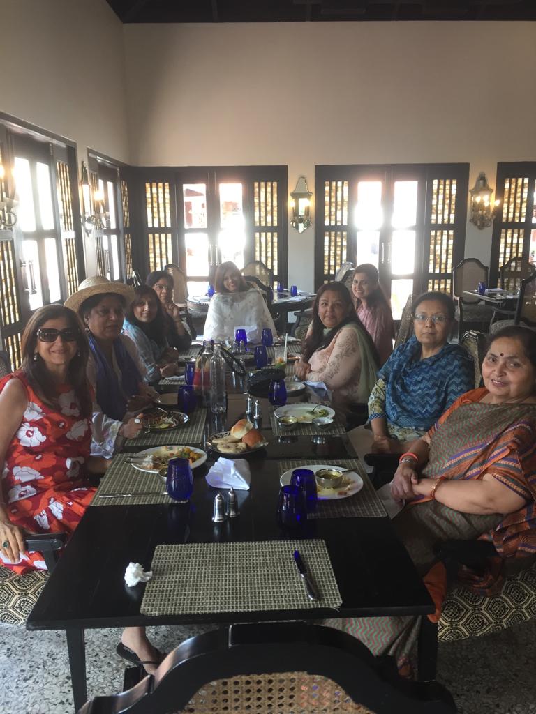 sonishrivastav5's tweet photo. #Women #Bonding in #Goa over #goanese #lunchdate https://t.co/lnpJCyTpWN