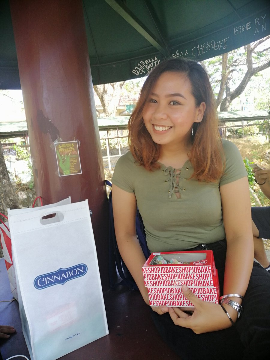 UPHamiliHamilia's tweet photo. Graced by the presence of Suon Aura Tuvilla ✨ Thank you for the pasalubong su! 💖 #BalikTambayan https://t.co/5RbIBGhwgY