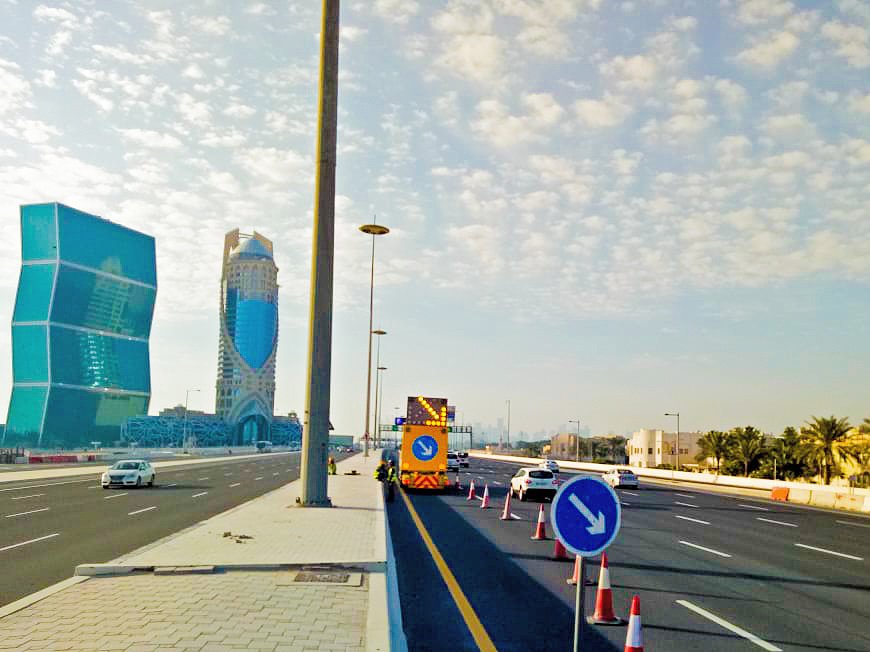 TMS_Qatar's tweet photo. #TMSworks🚥
#TMAatwork🚧
#Lane road closure at Hyundai Pearl
#SimplifyingRoadsafety🛑🛣and
#TrafficManagment🚏🚦 https://t.co/AHGPnoFveZ
