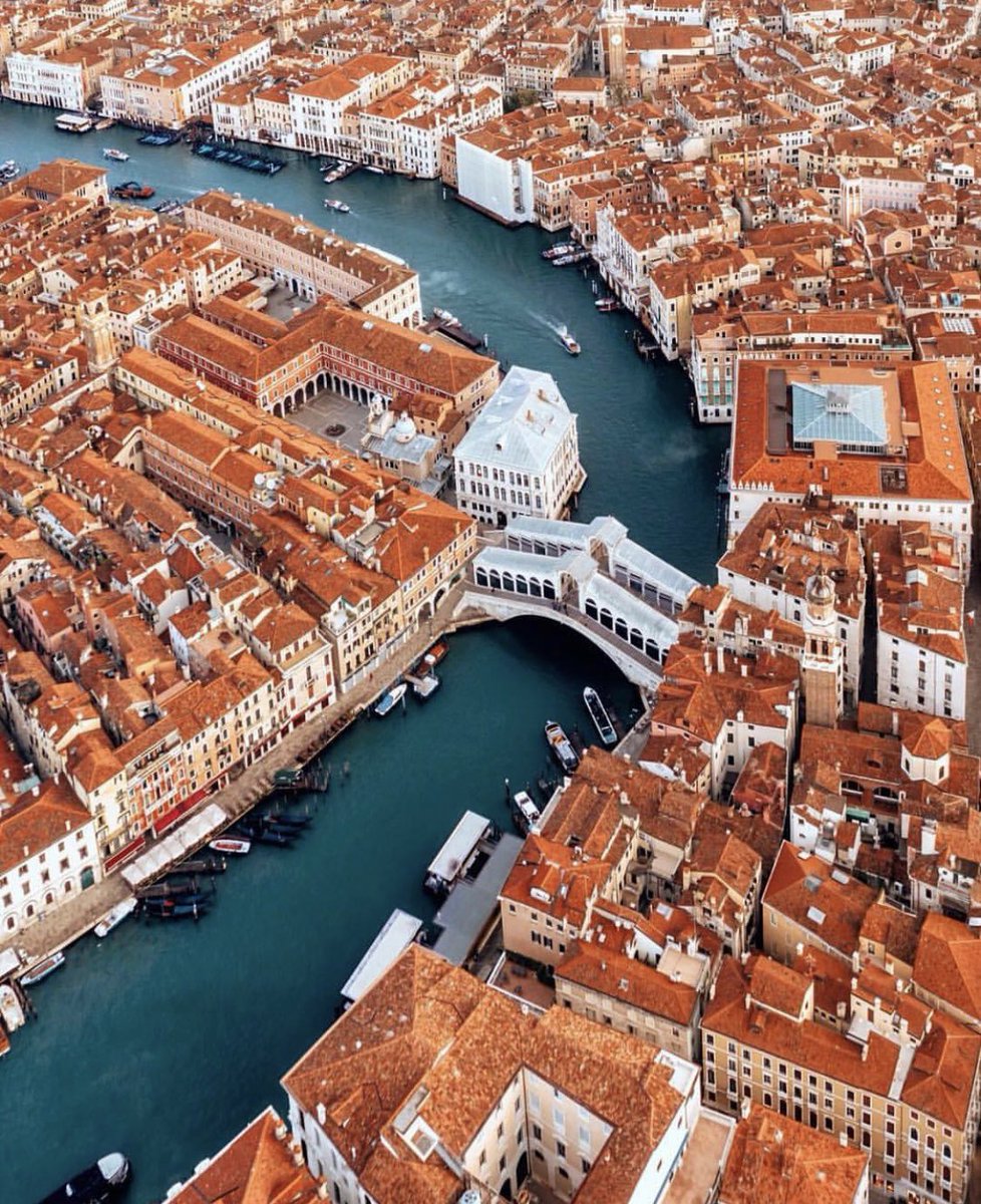 off2italia's tweet photo. Bird’s eye view of the wonder that is Venice! 

https://t.co/0sZPpj4mfS - An Italian Experience
#CookItalian #SpeakItalian #TravelItaly #ItalianExperience #Venice #Art #Photography #Italy #Travel https://t.co/k3Ji8dD98x
