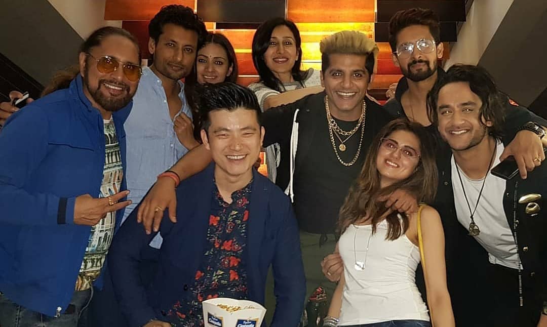 MeiyangChang's tweet photo. What's the advantage of having small eyes? No red eye! 😈😂😈

Congrats @sargun_mehta &amp; @_ravidubey for your maiden Punjabi production, the thoroughly entertaining #KalaShahKala . बहुत मज़ा आया, उपर से Sarguniya तू है भी कितनी पागल, किन्नी सोनी!!! दोनों को दिल से बधाई और प्यार!🤗 https://t.co/h1pWegpwin