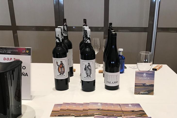 Munia Roble, Munia Carácter, Munia Especial, Tálamo... en cada feria, en cada evento, en cada presentación, trabajamos para hacerte llegar el vino adecuado a cada gusto y a cada ocasión.