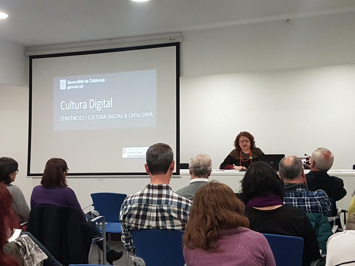 icec_cat's tweet photo. Ara mateix, @marisolbcn, directora de l'àrea de Cultura Digital de l'@icec_cat, presenta el blog de @culturadigicat als gestors de #xarxessocials de la @gencat a la 27a #copGencat #SomImpuls #SomICEC https://t.co/qcJiY9uJB4