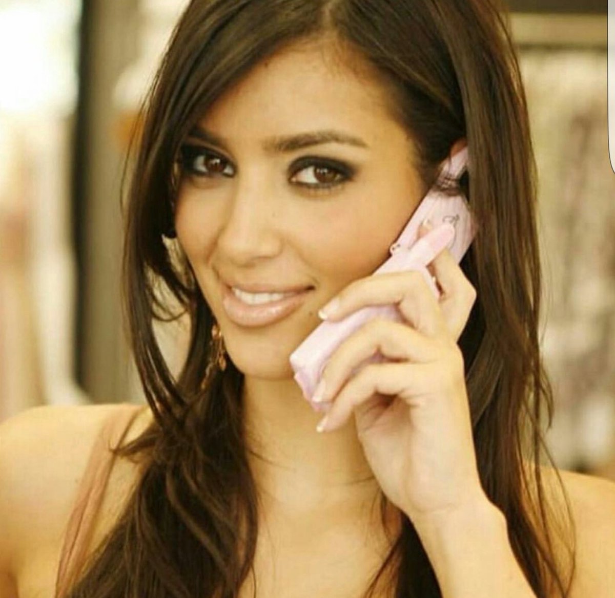 gabbymendess's tweet photo. No one:
me: *calling the police bc Instagram and Facebook aren't working*
@celebrationbox #FacebookDown #InstagramBlackout2019 https://t.co/VJSVN84dig