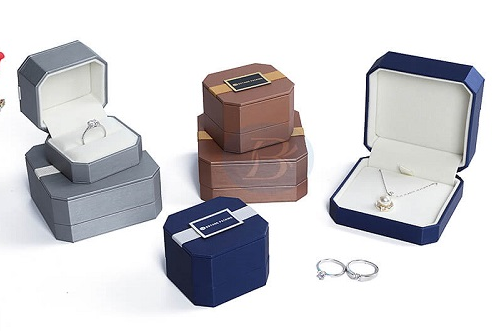 Lewisli888's tweet image. The design of custom jewelry packaging cannot be ignored.#jewelrybox #boyangpack #jewelryboxnewdesignhttp://www.jewelrypackagingfactory.com/industry-news/the-development-of-custom-jewelry-packaging.html
