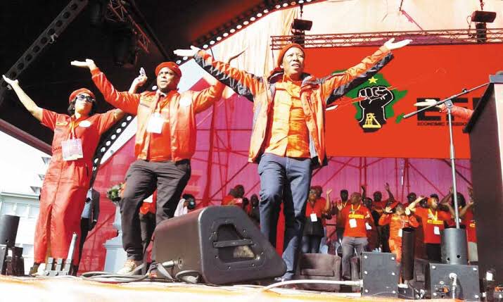 SixoGcilishe's tweet image. Me welcoming the #EFFList 

Bathathe Fighters

#EFFThrowBackThursday