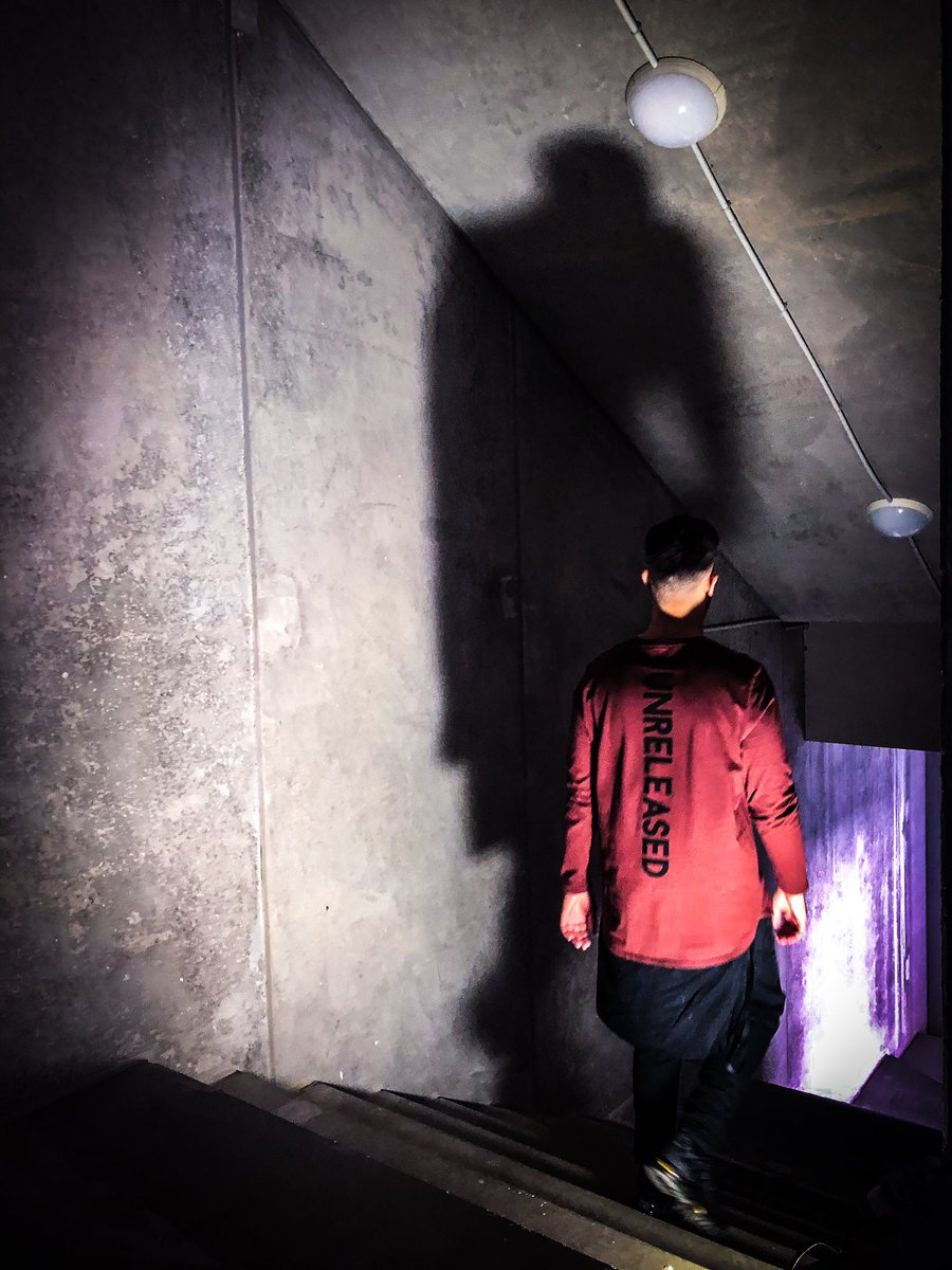 MarkusVolker's tweet photo. In the shadow 💡
Friday, new EP is coming... 😬
.
.
.
.
.
#markusvolker #shadow #technomusic https://t.co/AWXlyMXdh6
