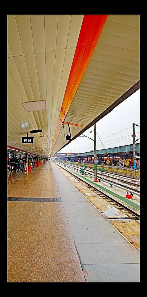 M_Lekhi's tweet image. Could anyone imagine this transformation? This is New Delhi Railway Station ! This is how railway ministry has worked, मोदी है तो मुम्किन है 🙏🏽💐