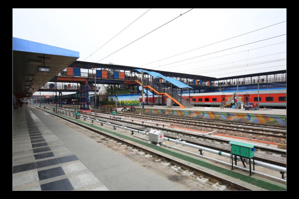 M_Lekhi's tweet image. Could anyone imagine this transformation? This is New Delhi Railway Station ! This is how railway ministry has worked, मोदी है तो मुम्किन है 🙏🏽💐