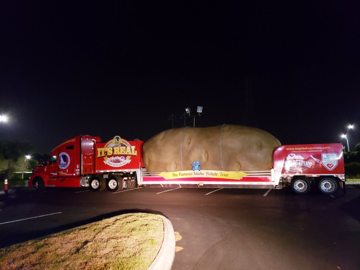 AExp626's tweet photo. Stitch got to see the @BigIdahoPotato check out more at https://t.co/LlaEgiZz4C https://t.co/BB1AlQmjWg