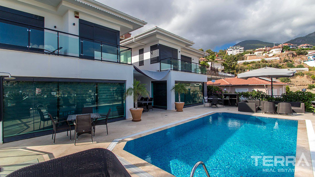 TerraEmlak's tweet photo. Alanya'da Kesintisiz Deniz Manzarasıyla Lüks İkiz Villa

https://t.co/hh1MQY2MDb https://t.co/rVpJzxtRuw