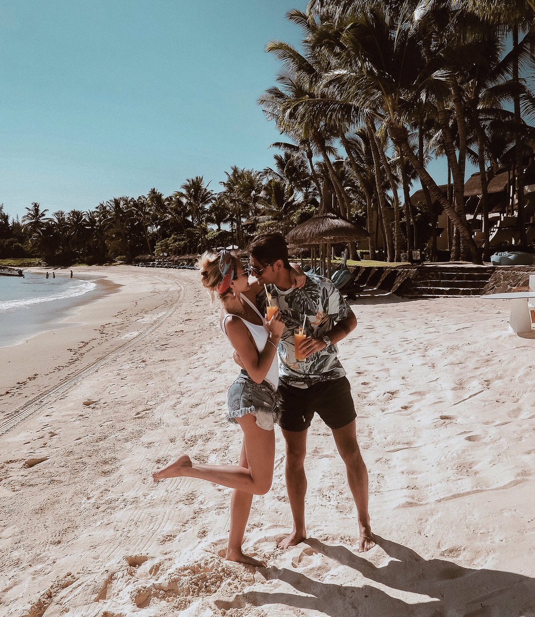 Early breakfast with a special view...Thank you so much to the staff of <a href="/constancehotels/">Constance Hotels & Resorts</a> for organizing us this surprise on the beach...
#FrankGallucci #proudtobeitalian #Mauritius #MyConstanceMoment 
<a href="/KiwiCollection/">Kiwi Collection</a>