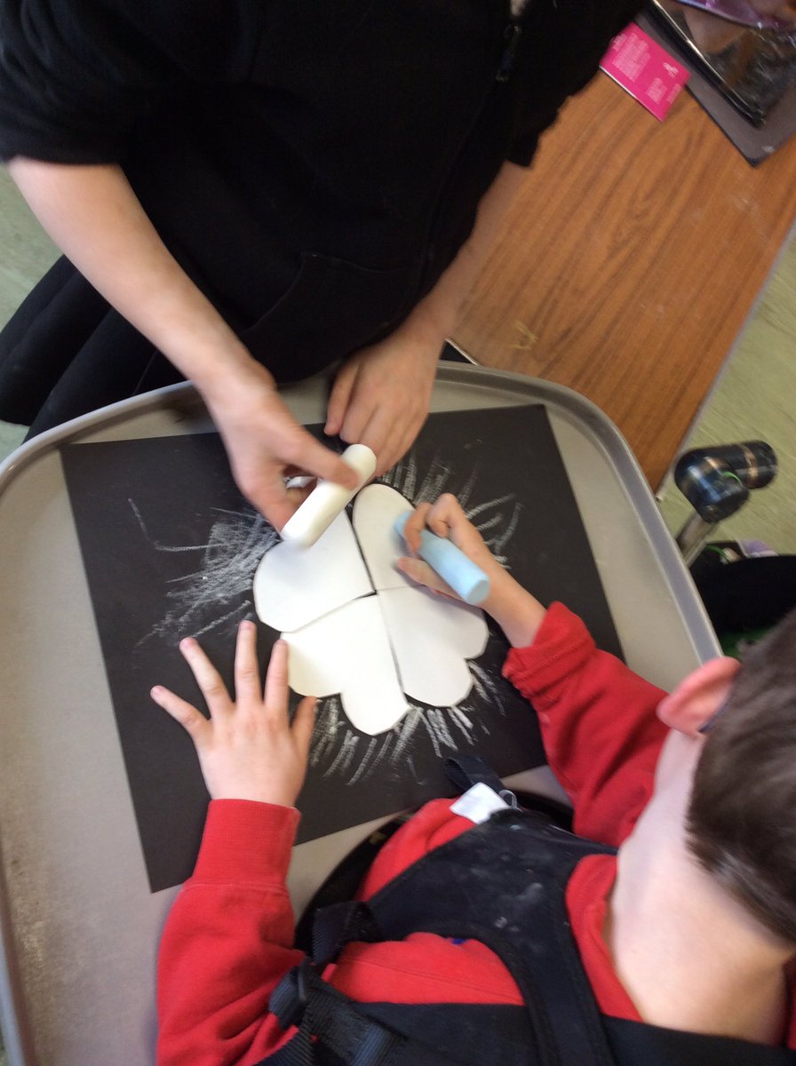 claremontschbri's tweet photo. 👀|St Patrick’s Day art with our friends from Henleaze in lunchtime club🍀Creating some lucky shamrock shadows🍀🇨🇮😃Lovely results https://t.co/PoDGZD0Y9y