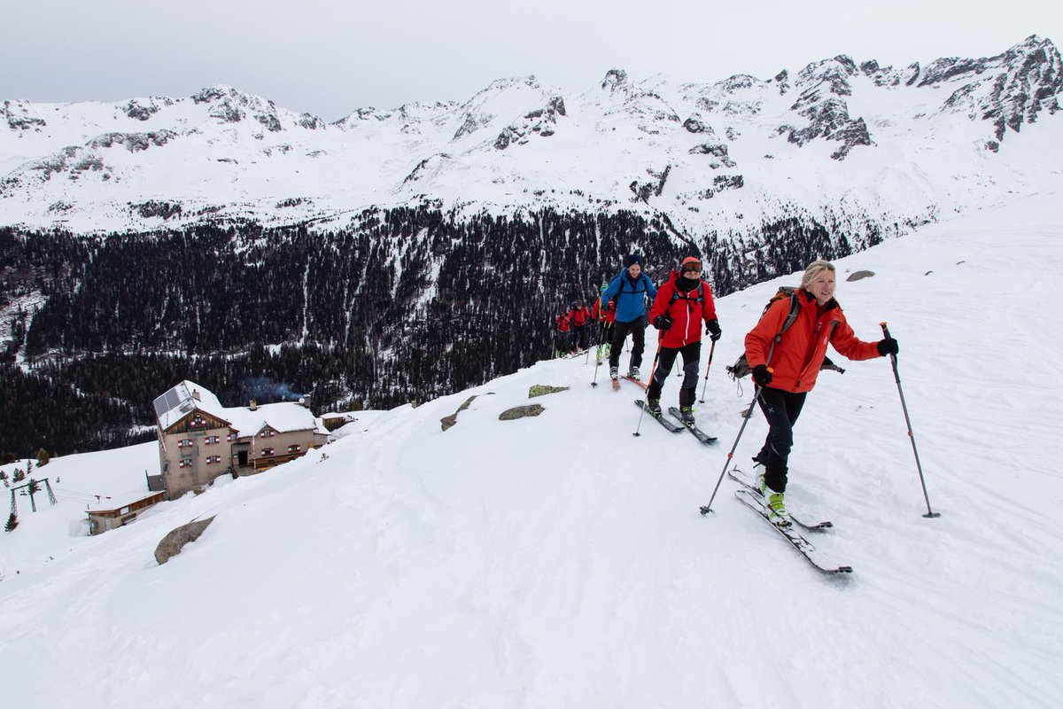 SAGTriesteCAI's tweet photo. Nel weekend 9-10.03 gli allievi del #Corso Base #SA1 della Scuola di #Scialpinismo Città di #Trieste, guidati da Roberto Valenti, sono saliti sul #Magerstein (3273 m) gruppo Vedrette di Ries
https://t.co/UfVHpUinYc
#caiSAG #montagna #trieste @CAI150 @caifvg https://t.co/oclJ9vrjmG