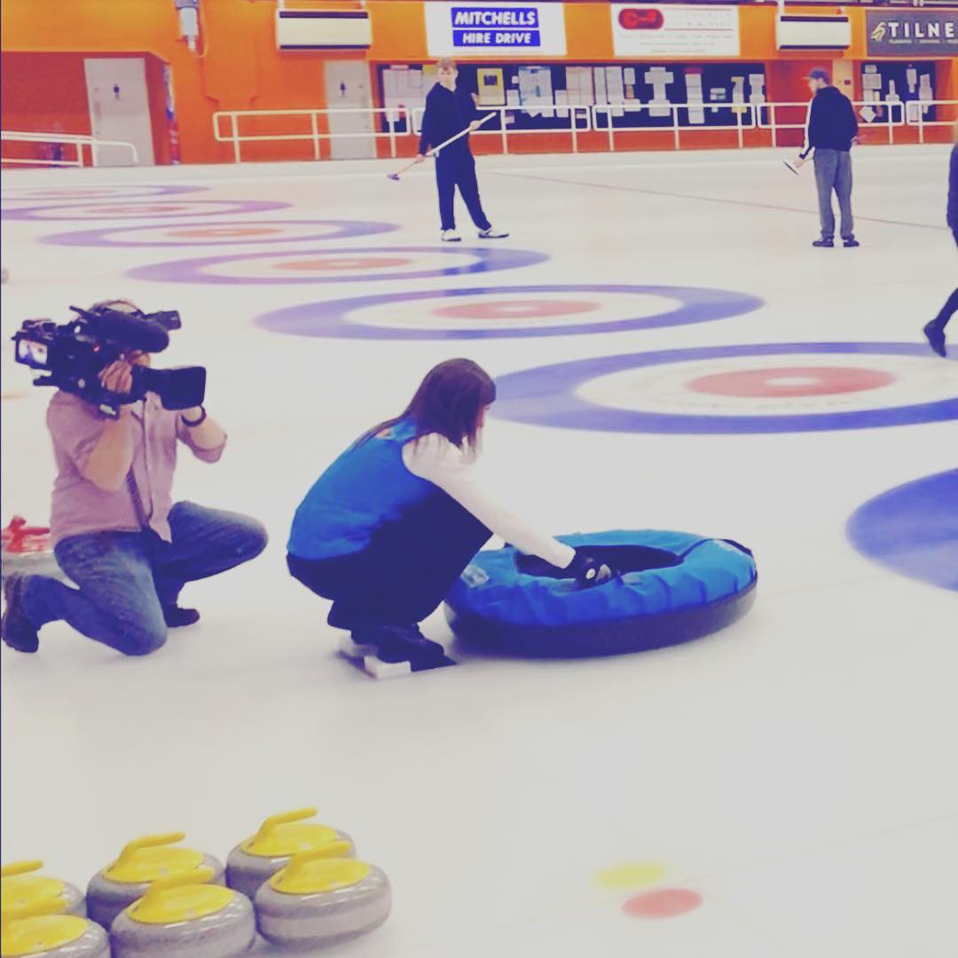 evemuirhead's tweet photo. What fun filming with @mikebreakfast for @BBCBreakfast π
Tune in Saturday 30th March π₯πΊ to see how much fun #HumanCurling is!
Have a shot @intubraehead π₯ https://t.co/QbxPJGrefq