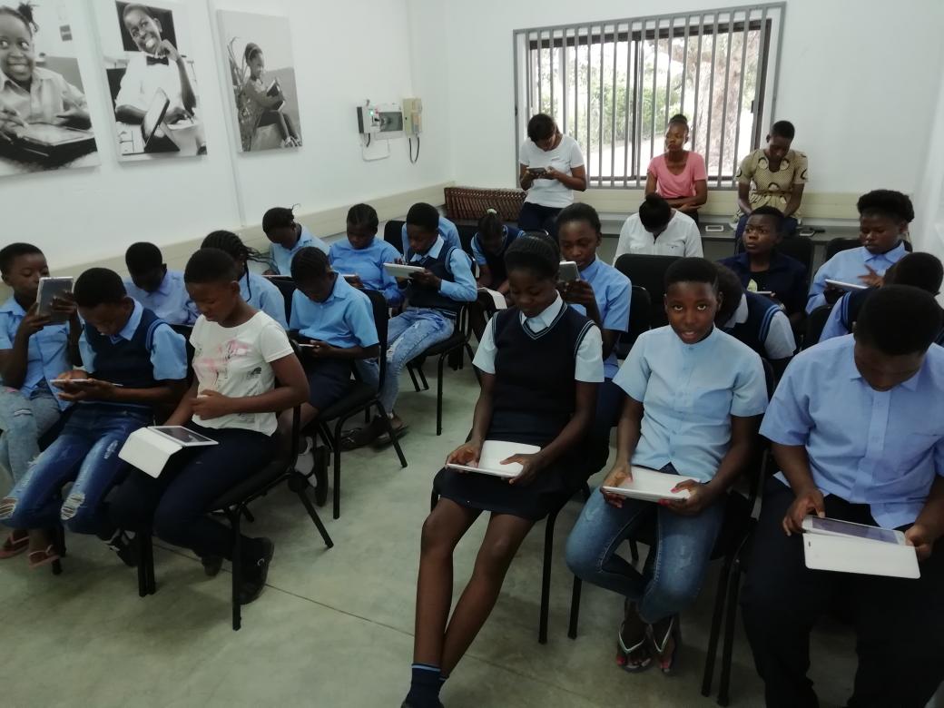 Floyd_1995's tweet photo. #WonderFilledLearning #OpenLearningAcademy #EductionRevolution #OpenLearningPlus with the grade 8 I challenge them with #Learning @JusticiaDlc @GwfOnline @Singita_ https://t.co/NwEMgo6Vrb