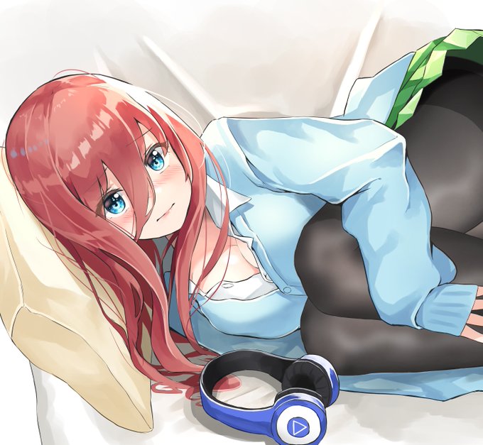 BAIEEEEEさんがTwitterに投稿した中野三玖(五等分の花嫁)のイラスト。