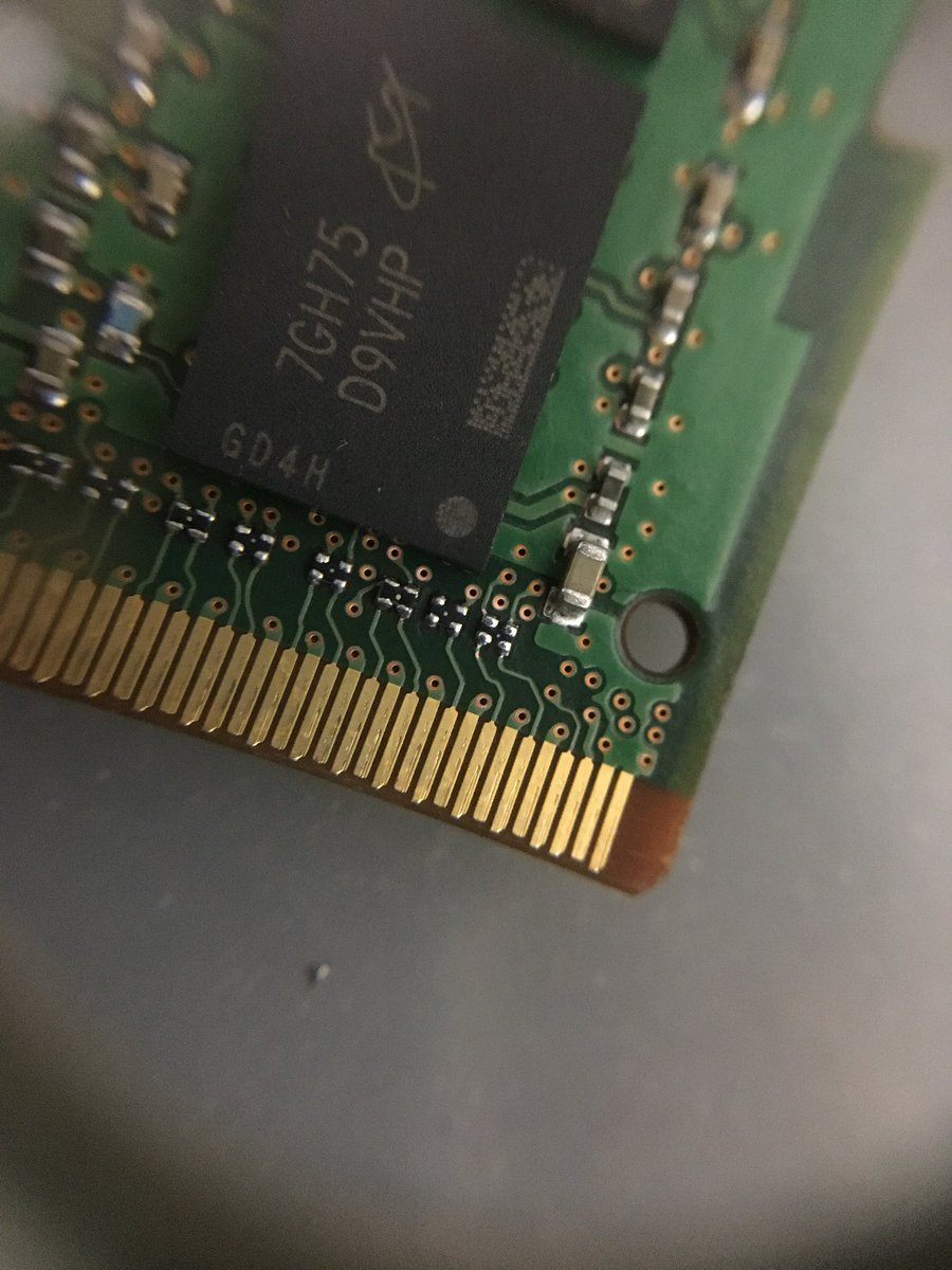 Pc修理廃人 Ar Twitter コンデンサ破損と抵抗アレイ破損のddr4 16gbメモリー2枚修理完了 部品取り用メモリーからチップ移植してすぐに直りました はんだごて使わずにヒートガンだけで修理したのでめずらしくrohs準拠したままだな 無事に動いて良かった
