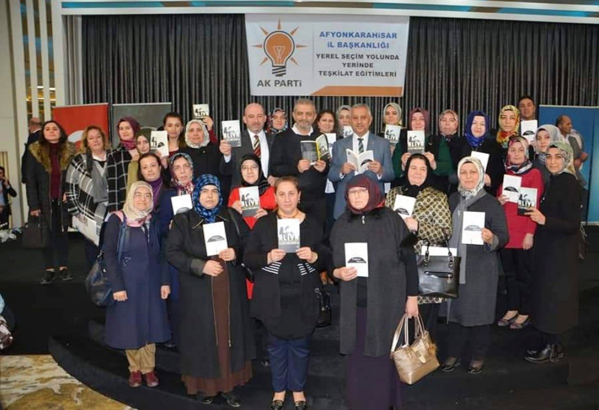 akkadinafyon's tweet photo. Ar-ge Birim Başkanlığımızca aylık kitap okuma halkamıza katılan 26. Dönem Tokat Mv. @zeyidaslan, İl Bşk @huseyin_sezen ve Belediye Bşk. Adayımız @zeybekbaskan teşekkür ederiz. 

#herfırsattaokuyoruz
#okudüşünuygulaneticelendir

@selvacam @hayrunnisaavci
@avhamzadag @akkadinarge https://t.co/N4EVJlf9jf