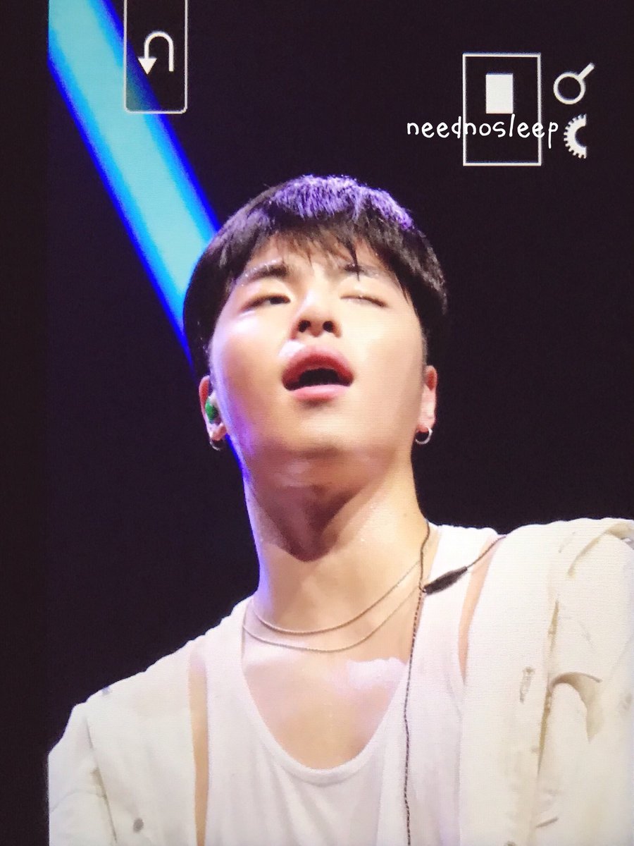 neednosleep0331's tweet photo. JUNE 190313 SXSW in Austin🇺🇸
#iKON #아이콘 #준회 #구준회
#JUNE #junhoe #具晙会 #ジュネ https://t.co/BgkSxR95cM