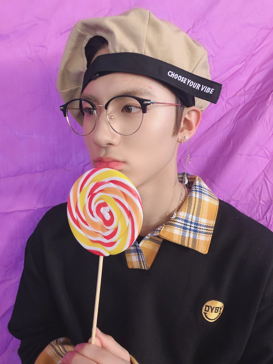 WE_THE_BOYZ's tweet photo. [에릭] 해피 화이트 데이 💝
           Happy White Day 🍭 https://t.co/e0HmSYFSJy
