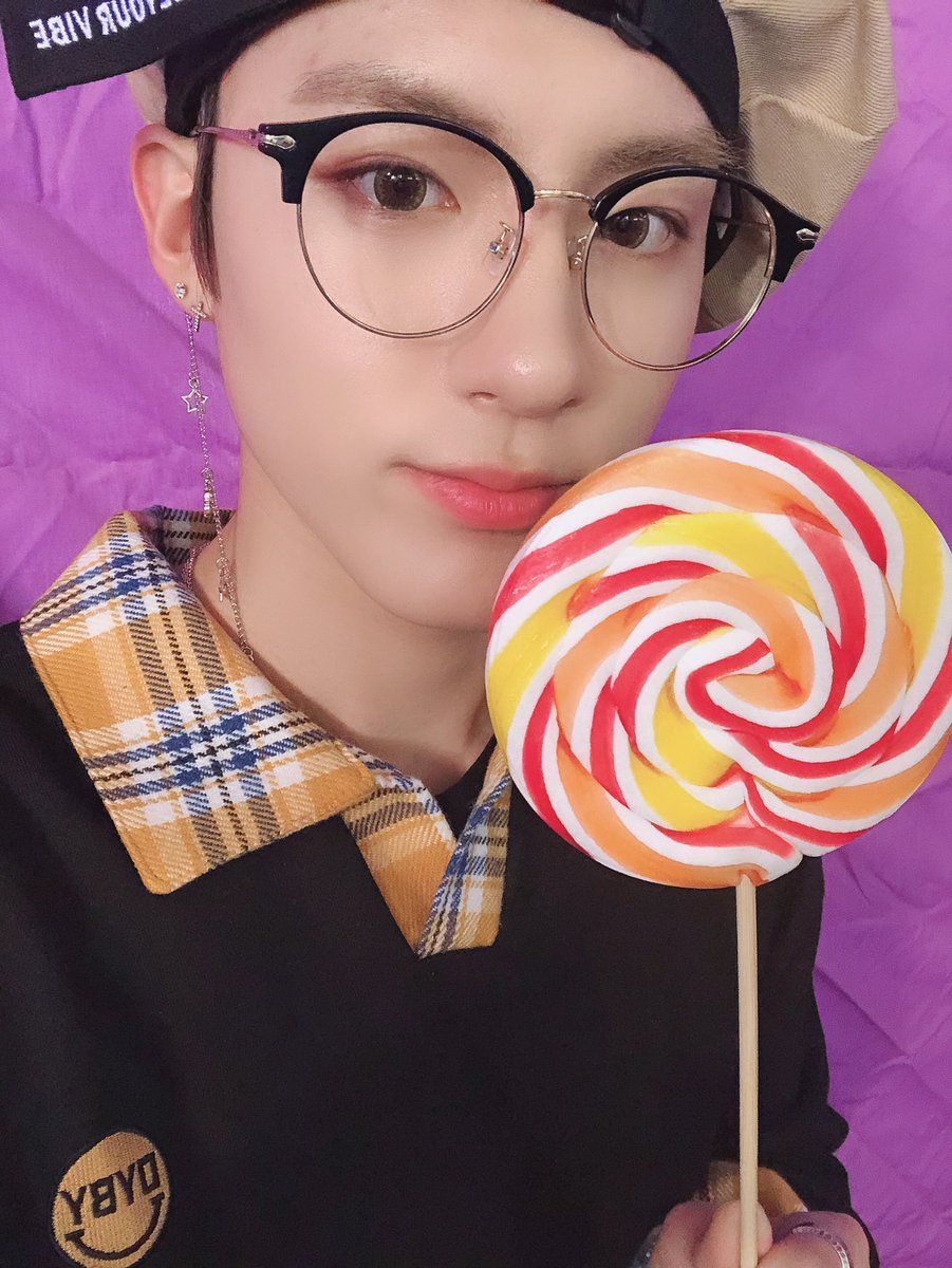 WE_THE_BOYZ's tweet photo. [에릭] 해피 화이트 데이 💝
           Happy White Day 🍭 https://t.co/e0HmSYFSJy