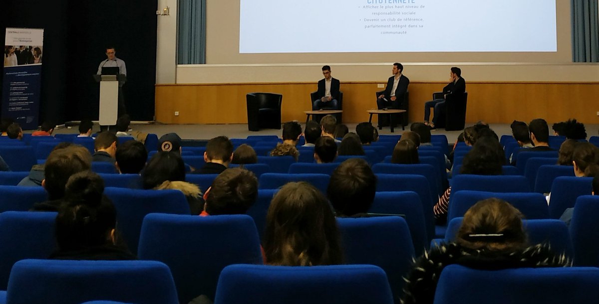 Centrale_Med's tweet photo. [#EntrepriseOM] Conférence de Jacques-Henri Eyraud sur son parcours d'entrepreneur et les raisons qui l'ont poussé à devenir Président de l'Olympique de Marseille. "L'#OM dans cette ville a une place particulière qui fédère toute une communauté." ⚽ #football #projetCID https://t.co/TeG47T4ee4