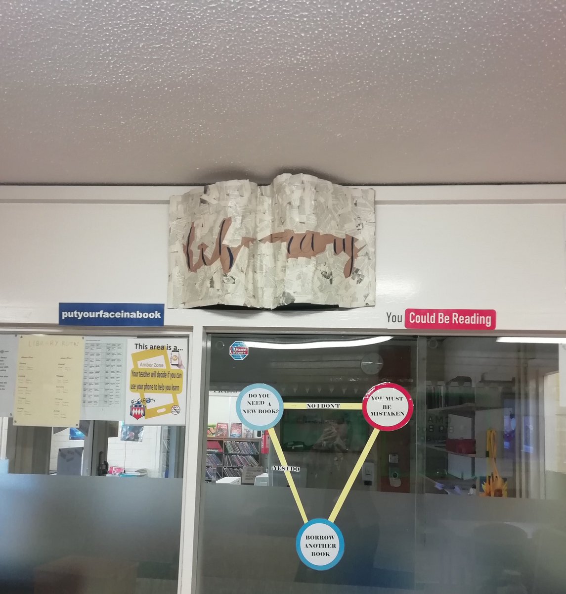 DaubeneyLibrary's tweet photo. We love our library @ Daubeney Academy. More decorations going up 😁 https://t.co/oHBs5dzLyT