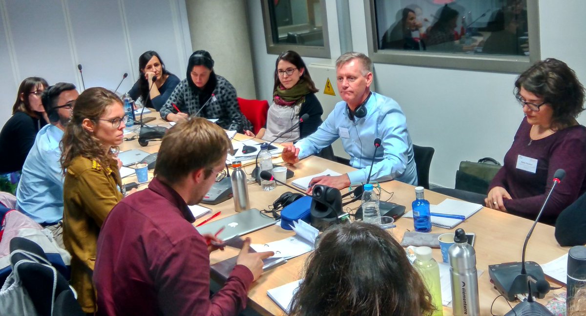 RetourWorkshops's tweet photo. Hemos practicado la técnica de consecutiva con discursos preparados por los alumnos con temas tan variados y diversos como la naranja valenciana, la conservación del vino o los trasplantes renales sin transfusión. https://t.co/rlnMWUBFLO