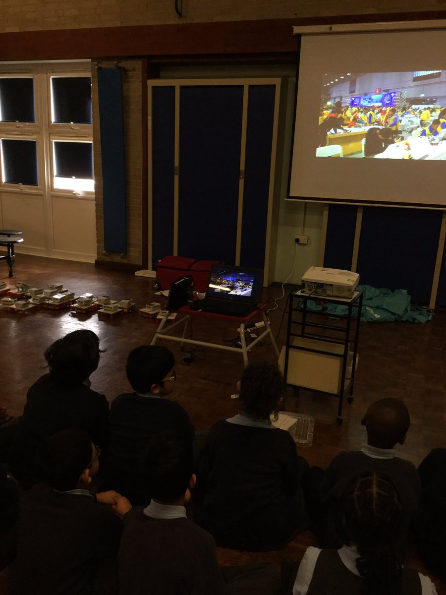 STC_6RG2021's tweet image. Taking part in #BSW19 #stem @Discovery_STEM_ @WER_UK #buildingrobots
