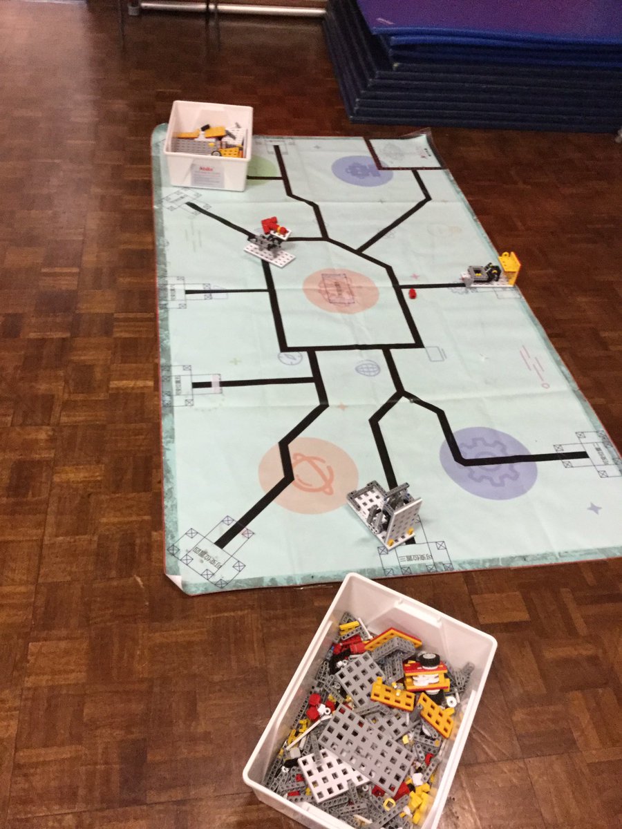 STC_6RG2021's tweet image. Taking part in #BSW19 #stem @Discovery_STEM_ @WER_UK #buildingrobots
