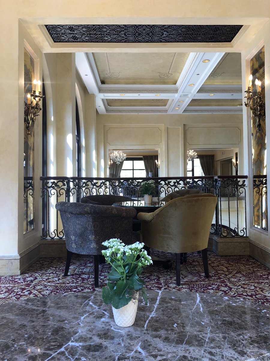 HelloMagSA's tweet photo. Isn’t this just glamour at its finest? 😍 we can’t wait to see the newly refurbished #MedeoRestaurant at the Palazzo Hotel! @tsogosun https://t.co/f2xakDVESC