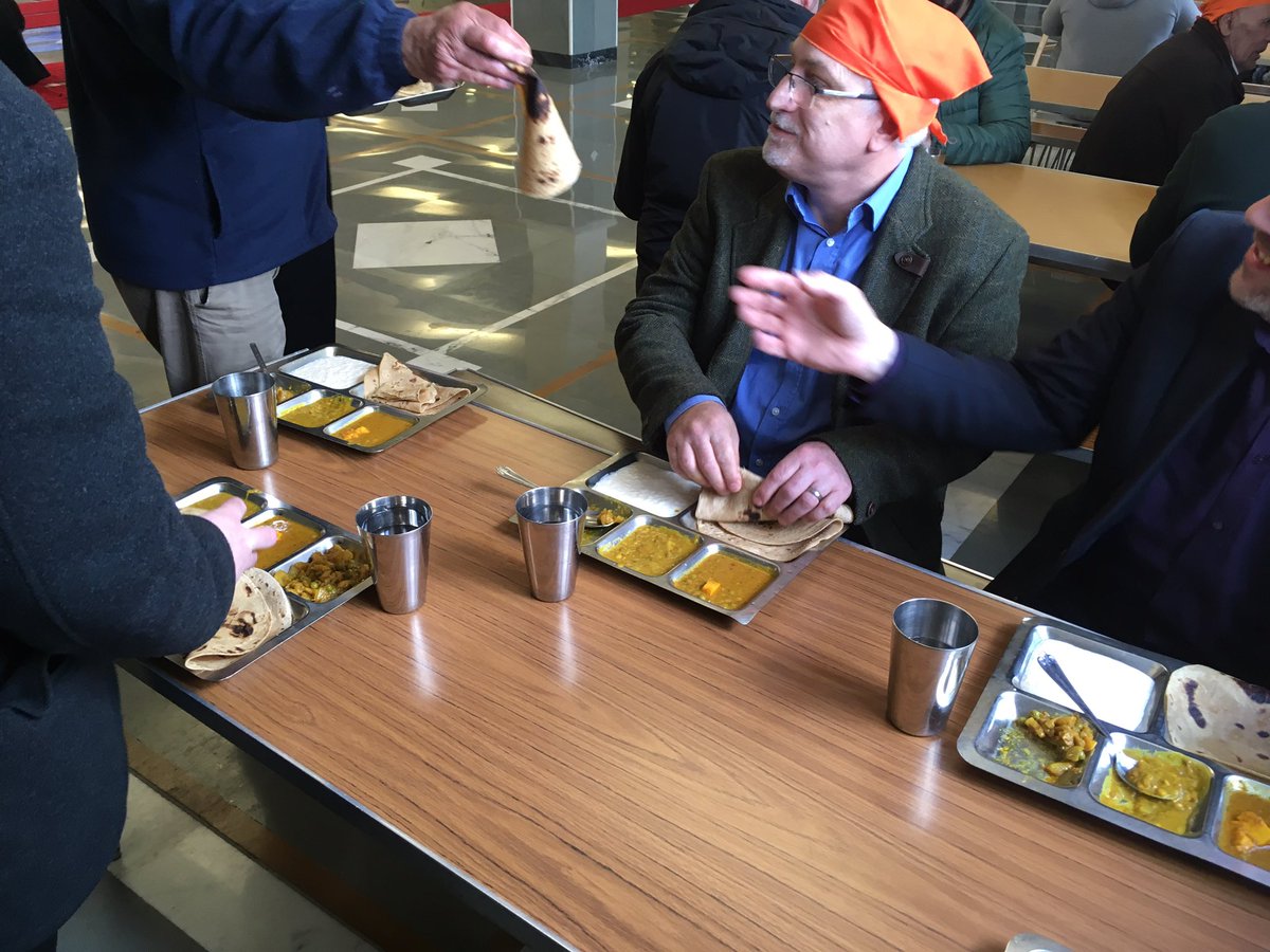 MikeClarkeEDI's tweet photo. #GenerousHospitality Our conversations continue over lunch provided by our #Sikh hosts. Some older #TeamEA are at tables. Some younger #TeamEA opt for the marble floor. It’s been great making space in our busy diaries to learn together #CommunityEngagement #CulturalAwareness 👌🏽✊🏽 https://t.co/mjS2jjoRmF