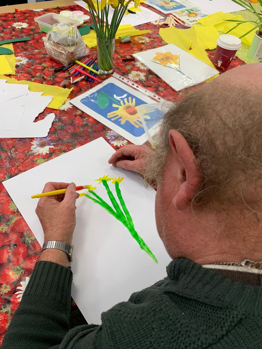 GroOrganicUK's tweet photo. 🌼Spring has sprung in #chelmsleywood ! My favourite time of year .. these daffodil drawings are enough to brighten the rainiest of days ! 🌼 https://t.co/3rjkZ8Rt5l