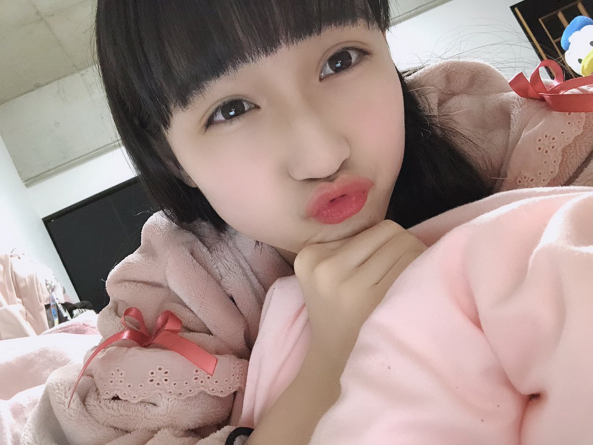 今村麻莉愛 昨日白くなるクリーム塗りすぎて顔だけめちゃくちゃ白くなってしまった笑 でも真っ白しろになりたい っ 今村麻莉愛 昨日白くなるクリーム塗りすぎて顔だけめちゃくちゃ白くなってしまった笑 でも真っ白しろになりたい っ